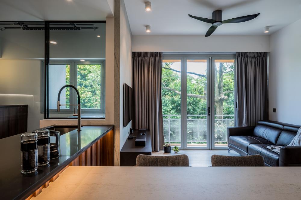 transitional living room with kitchen island and ceiling fan