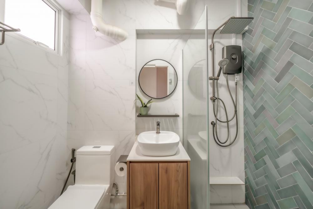 scandinavian bathroom with countertop and homogeneous tiles